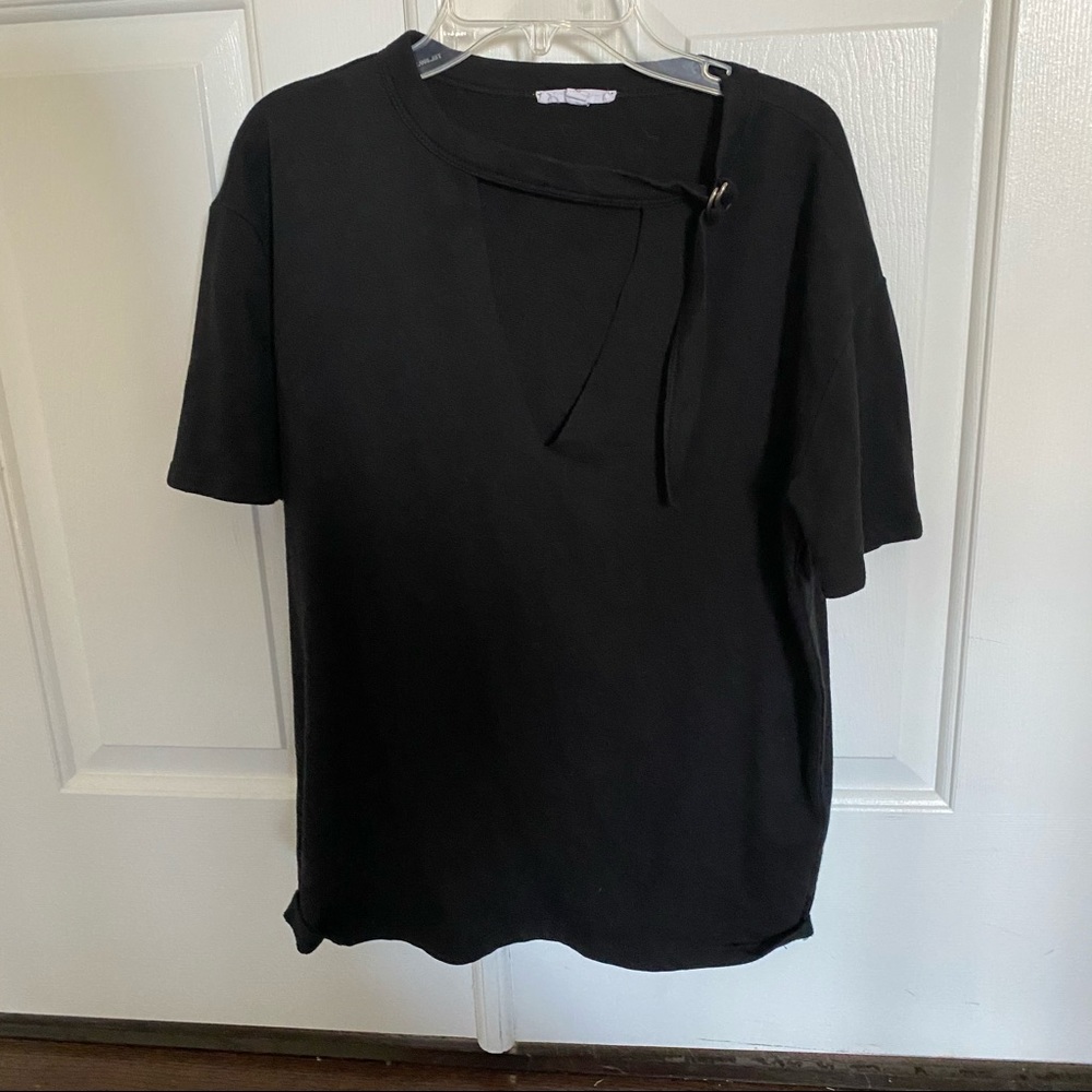 Key Hole tee - Picture 2 of 4